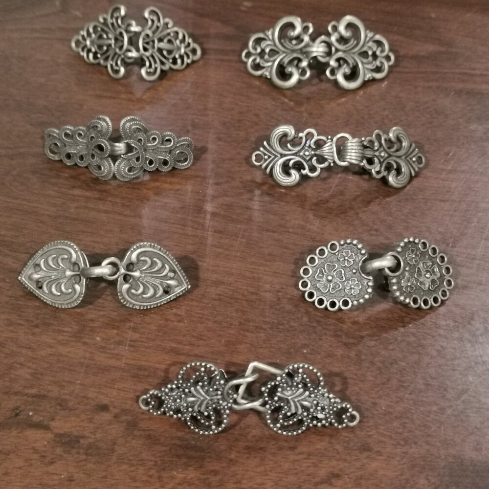 Bronze Cardigan Clips Set of 7 NWOT #184